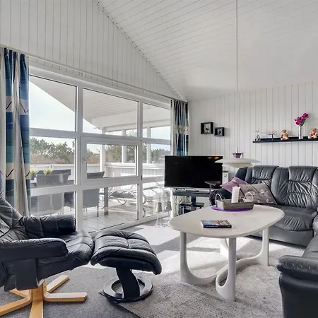 Esir - 800m From The Sea By Interhome